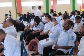 Wabup Biak Numfor minta guru ikuti tren kemajuan teknologi digital