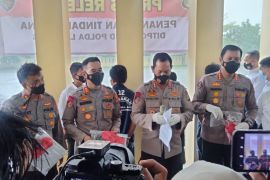 Polairud tangkap dua orang tersangka penambangan pasir ilegal