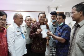 150 peternak sapi terimbas PMK di Bali terima bantuan Rp10 juta