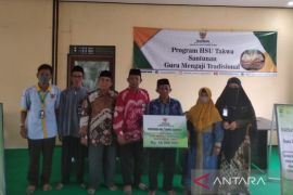 BAZNAS santuni 40 guru ngaji