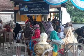 Polisi Bangka Barat bantu pengamanan penyaluran BLT tahap I