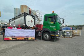 Pertamina Patra Niaga salurkan produk smooth fluid perdana ke Halliburton Indonesia - Petronas Lamongan Shore Base