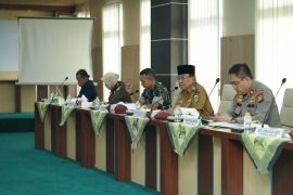 Dampak kenaikan BBM, Bupati Wardan ajak masyarakat tanam cabe di pekarangan rumah