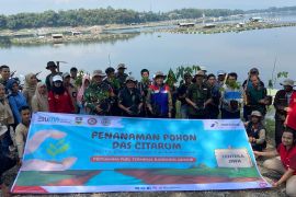 Pertamina Patra Niaga tanam ratusan pohon di DAS Citarum
