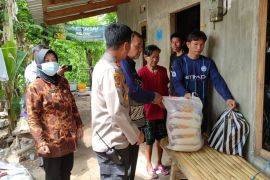 Berikut penjelasan dibalik viralnya perangkat desa Kediri antar warga meninggal ke makam