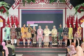 Ketua Dekranasda ajak warga kenali wastra tradisional lestarikan budaya
