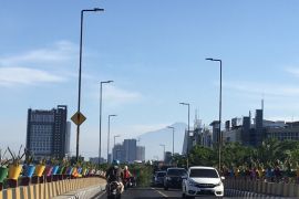 Polisi kaji ulang peraturan R2 melintas di Jembatan Mayangkara Surabaya