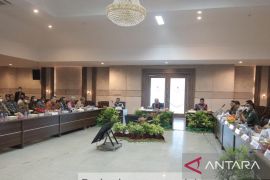 Sekda Naziarto bersama Tim Komisi II DPR RI bahas tata ruang Babel