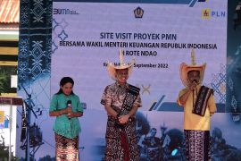 Gov't highlights livelihood-improving efforts in remote regions