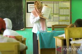 PT AGM beri beasiswa satu desa satu sarjana