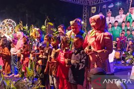 Seribu bibit pohon dibagikan di Festival Shalawat Burdah