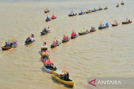 Parade perahu hias Festival Batanghari