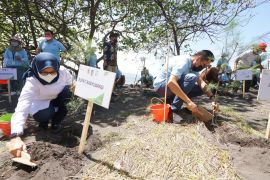 Bupati Ipuk bersama nelayan kampanye konservasi air