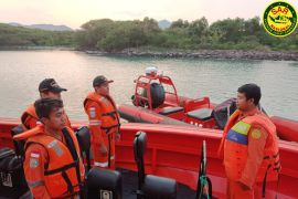 Kapal nelayan penangkap ikan terbakar di Perairan Anyer Serang