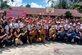 190 guru dan siswa di Taput dilatih metode matematika "Gasing"