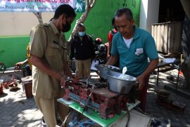 Disperdagin Kediri "jemput bola" lakukan tera ulang