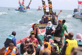 Gubernur Khofifah pastikan nelayan Sendangbiru tidak kekurangan suplai solar