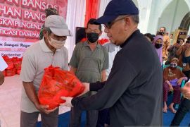 Pemprov Kalbar salurkan 2.000 paket bansos pangan di Bengkayang