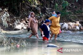 Jembatan gantung antar kedusunan di Kubang Sukabumi butuh cepat dibangun