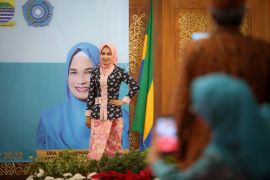 PKK Kota Bandung ubah limbah baju bekas jadi kebaya