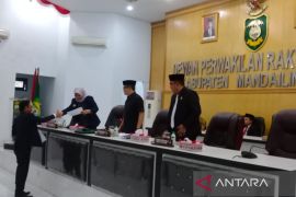 Fraksi Demokrat plus Madina pertanyakan nasib honorer dan Pilkades