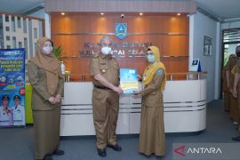 Bupati HSS serahkan SK BLUD untuk 11 puskesmas