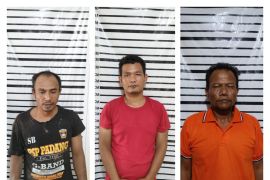 Polsek Pangkalan Brandan tangkap tiga tersangka pencuri kabel 720 meter