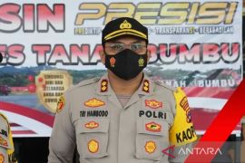 Polres Tanah Bumbu amankan jalan nasional yang amblas di Satui