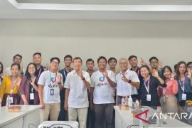 Mangku Pastika dorong generasi muda Bali terus belajar di era teknologi