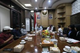 Legislator ajak pelaku seni dan wisata tingkatkan ekonomi Sumbar