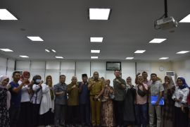 Puluhan tenaga honorer Solok Selatan adukan nasib ke DPRD Sumbar