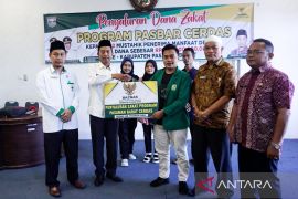 Baznas Pasbar salurkan zakat untuk beasiswa 192 orang mahasiswa