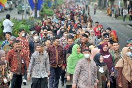 Rekor Muri Mengenakan Batik Etnik Di Jambi Page 1 Small