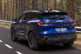 Tampilan kendaraan Renault Austral calon penantang Peugeot 3008