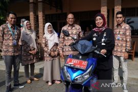 PLKB di Batang terima sepeda motor untuk permudah sosialisasi atasi stunting