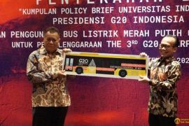 Rektor serahkan buku 'Policy Brief' UI dukung Presidensi G20