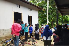 Seorang balita ditemukan tewas di sungai