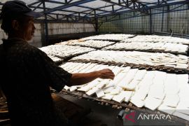 Industri Rumahan Brem di Madiun