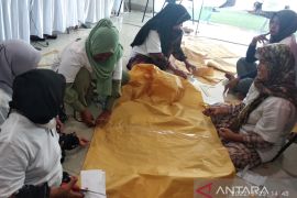 Dorong ekonomi keluarga, Angkasa Pura Aviasi gelar pelatihan menjahit pada ibu-ibu