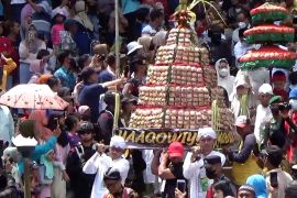 Ribuan warga berebut 6 ton kue apem Yaa Qawiyyu di Klaten