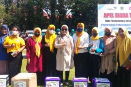 Lima kelompok Perempuan Kepala Keluarga di Luwu Utara menerima bantuan pemerintah