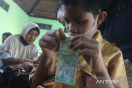 Sosialisasi keaslian rupiah kepada Tuna Netra