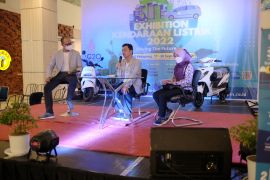 PLN gelar ajang eksebisi kendaraan listrik di Citi Mall Ketapang
