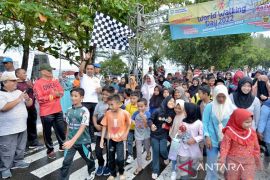 Pj wali kota Sabang lepas ribuan masyarakat saat World Walking Day