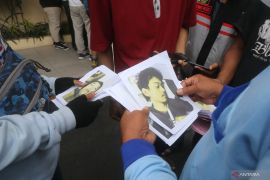 Keluarga korban kerusuhan suporter di Malang