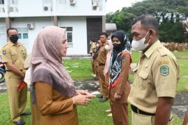 Bupati Luwu Utara serahkan 32 kendaraan operasional kepada para penyuluh