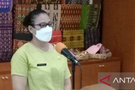 Gubernur NTT Viktor Laiskodat tunjuk Yohana Lisapali jadi Plt Sekdaprov