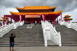 Wisata religi Vihara Tri Dharma Bumi Raya ada di Singkawang