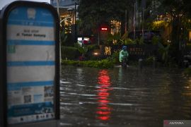 Jakarta SDA uses hundreds of stationary, mobile pumps across city