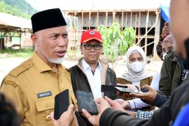 Gubernur Ajak Peladang Lubuk Minturun Tanam Kaliandra